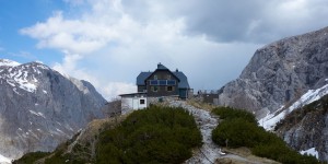 Beitragsbild des Blogbeitrags Die 4 schönsten Wege von Wien zur Voisthalerhütte