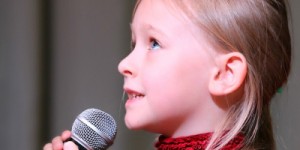 Beitragsbild des Blogbeitrags 14 Gründe mit deinem Vorschulkind zu singen 