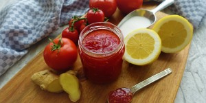 Beitragsbild des Blogbeitrags Süßes mit Gemüse: Tomaten – Konfitüre mit Zitrone & Ingwer 