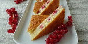 Beitragsbild des Blogbeitrags Kuchen-Quickie mit Kokos & Ribiseln 