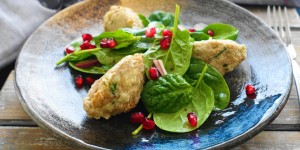 Beitragsbild des Blogbeitrags Steinpilz-Nocken mit Spinat-Salat & Granatapfel