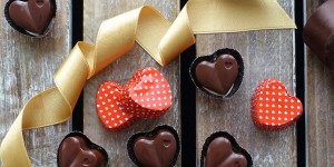 Beitragsbild des Blogbeitrags DIY Schokoherzen mit Dulce de leche