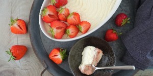 Beitragsbild des Blogbeitrags (Mmh)ein NoBake – „Selfie“ – Birthday„Cake“ mit Erdbeeren & Rhabarber