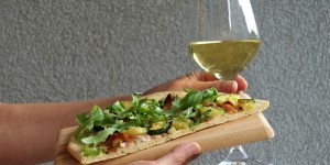 Beitragsbild des Blogbeitrags À votre santé: Tarte flambée & Riesling #genussmitwein 