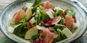 Beitragsbild des Blogbeitrags Märchenhaft gut: „Rapunzel“ mit Prosciutto, Parmesan & herbstlichen Früchten
