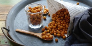 Beitragsbild des Blogbeitrags Spicy Roasted Chickpeas – pikante Kichererbsen aus dem Ofen (vegan) 