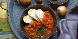Beitragsbild des Blogbeitrags Cipollata toscana – toskanische Zwiebelsuppe