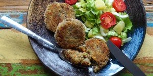 Beitragsbild des Blogbeitrags Linsen – Gemüse – Laibchen mit Erdäpfel – Endiviensalat