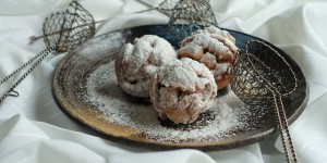 Beitragsbild des Blogbeitrags Nicht draußen, aber auf dem Teller: Schneeballen!