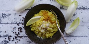 Beitragsbild des Blogbeitrags Risotto mit Chicorée, Curry & schwarzem Pfeffer