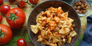 Beitragsbild des Blogbeitrags Farfalle mit Karfiol „in rosso“