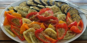 Beitragsbild des Blogbeitrags Vegan mediterran: gratiniertes Ofengemüse 