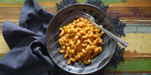 Beitragsbild des Blogbeitrags ONE POT PASTA mit Kürbis und Tomate