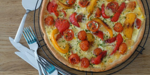 Beitragsbild des Blogbeitrags Quiche „light“ mit sonnigem Allerlei