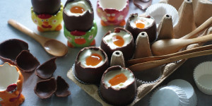 Beitragsbild des Blogbeitrags „Weiche Eier“ im Schoko – Mantel