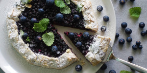 Beitragsbild des Blogbeitrags Heidelbeer – Galette mit Frischkäse
