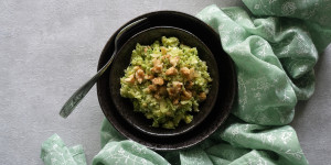 Beitragsbild des Blogbeitrags Broccoli – Salat: fruchtig, nussig und echt lecker! 