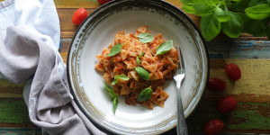 Beitragsbild des Blogbeitrags Farfalle mit „Sugo aus dem Mixer“ 