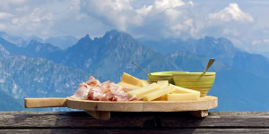 Beitragsbild des Blogbeitrags Käse mit Bergblick {Werbung}
