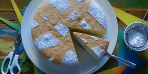 Beitragsbild des Blogbeitrags Tortentraum mit Topfen, Obers und Rum – Rosinen