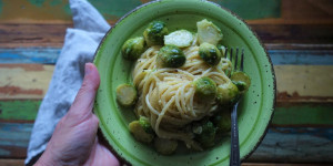Beitragsbild des Blogbeitrags Spaghetti mit Kohlsprossen „alla carbonara“