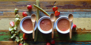 Beitragsbild des Blogbeitrags Erdbeer – Rhabarber – Pudding (vegan) 