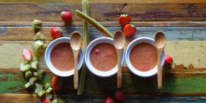 Beitragsbild des Blogbeitrags Erdbeer – Rhabarber – Pudding (vegan)