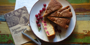 Beitragsbild des Blogbeitrags Backen wie früher: Weichsel – Kuchen mit Nüssen und Kaffee 