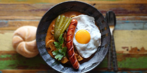 Beitragsbild des Blogbeitrags „Fiaker“ – Schwammerl – Gulasch