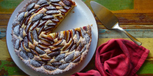 Beitragsbild des Blogbeitrags „Tarte aux prunes“ mit Mascarpone