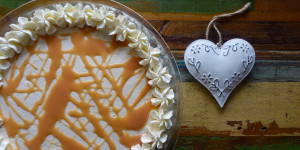 Beitragsbild des Blogbeitrags Muttertags – Trifle mit Mascarpone & Karamell