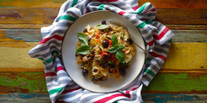 Beitragsbild des Blogbeitrags Farfalle mit „Caponata di melanzane“