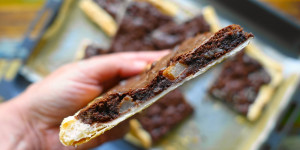 Beitragsbild des Blogbeitrags Nussige Schoko – Birnen – Tarte vom Blech