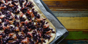 Beitragsbild des Blogbeitrags Tarte flambée mit Radicchio & Pancetta 