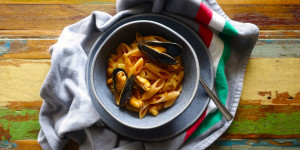 Beitragsbild des Blogbeitrags Penne con patate e cozze „in rosso“