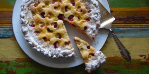 Beitragsbild des Blogbeitrags „Rijstevlaai“ mit Herz & Himbeeren