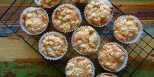 Beitragsbild des Blogbeitrags Rhabarber – Streusel – Muffins 