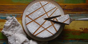 Beitragsbild des Blogbeitrags Mohntorte mit Äpfeln & Nüssen