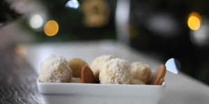 Beitragsbild des Blogbeitrags VEGAN RAW RAFFAELLO RECIPE