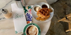 Beitragsbild des Blogbeitrags CAFE JANIS LISBON REVIEW