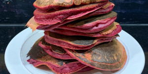Beitragsbild des Blogbeitrags BEETROOT PANCAKES RECIPE