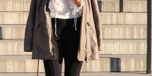 Beitragsbild des Blogbeitrags Mein Business Outfit: Zigarettenhose + Bluse mit Häkelverzierung! 