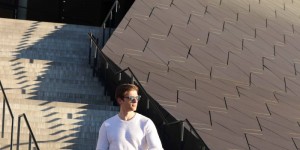 Beitragsbild des Blogbeitrags Trendfarbe Weinrot – So trägt MAN(N) sie richtig! 