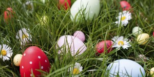 Beitragsbild des Blogbeitrags Ostertraditionen weltweit // So verrückt feiert die Welt