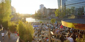 Beitragsbild des Blogbeitrags Die schönsten Strandbars in Wien // Chillige Locations mit Beach Flair 