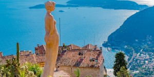 Beitragsbild des Blogbeitrags Zauberhaftes Èze // Entdeckt das kleine Dorf an der Côte d’Azur 