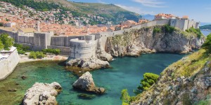 Beitragsbild des Blogbeitrags 7 traumhafte Airbnbs in Dubrovnik // Diese Ferienhäuser lassen Urlaubsträume wahr werden