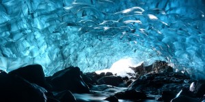 Beitragsbild des Blogbeitrags Die beeindruckenden Eishöhlen des Vatnajökull // Ein Ausflug zum größten Gletscher Europas 