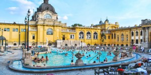 Beitragsbild des Blogbeitrags Die schönsten Thermalbäder in Budapest // Kurzurlaub im ungarischen Heilwasser