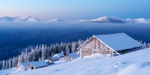 Beitragsbild des Blogbeitrags Perfekte Airbnbs für den Winterurlaub // Echte Iglus, Chalets und urige Mansions warten auf euch